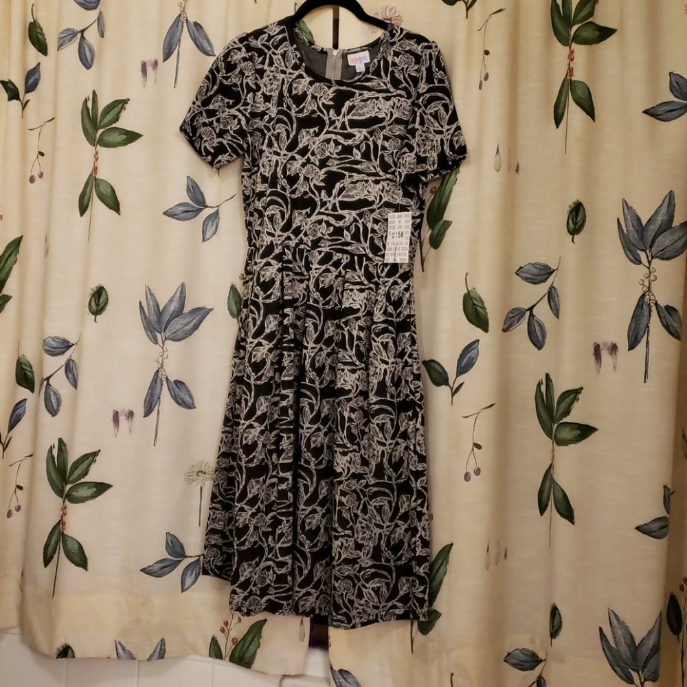 L Jaquard Lularoe Amelia